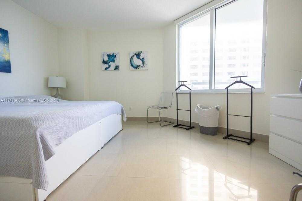 Small Image of 335 SOUTH BISCAYNE BLVD #2200, Miami Number 17