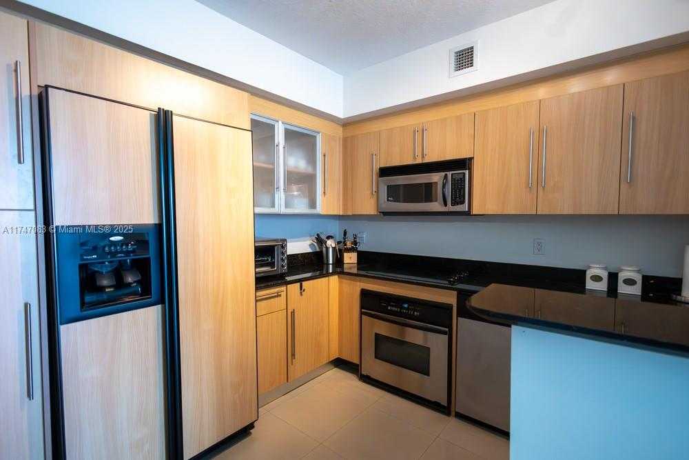 Small Image of 335 SOUTH BISCAYNE BLVD #2200, Miami Number 6