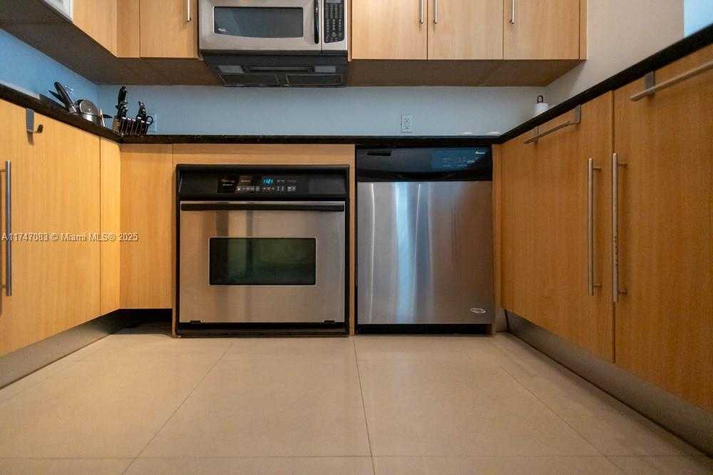 Small Image of 335 SOUTH BISCAYNE BLVD #2200, Miami Number 7