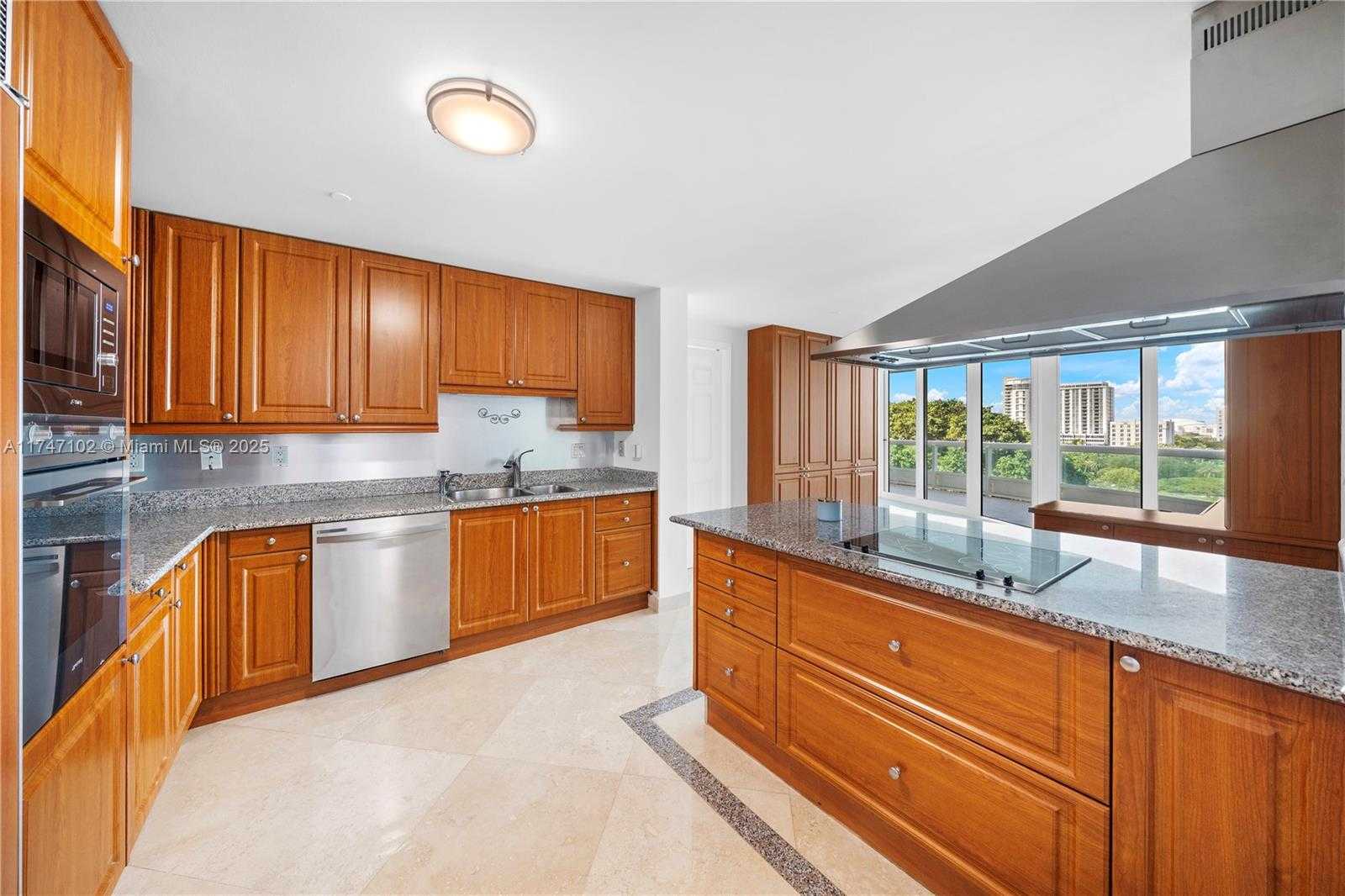 Small Image of 1643 BRICKELL AVE #1002, Miami Number 4