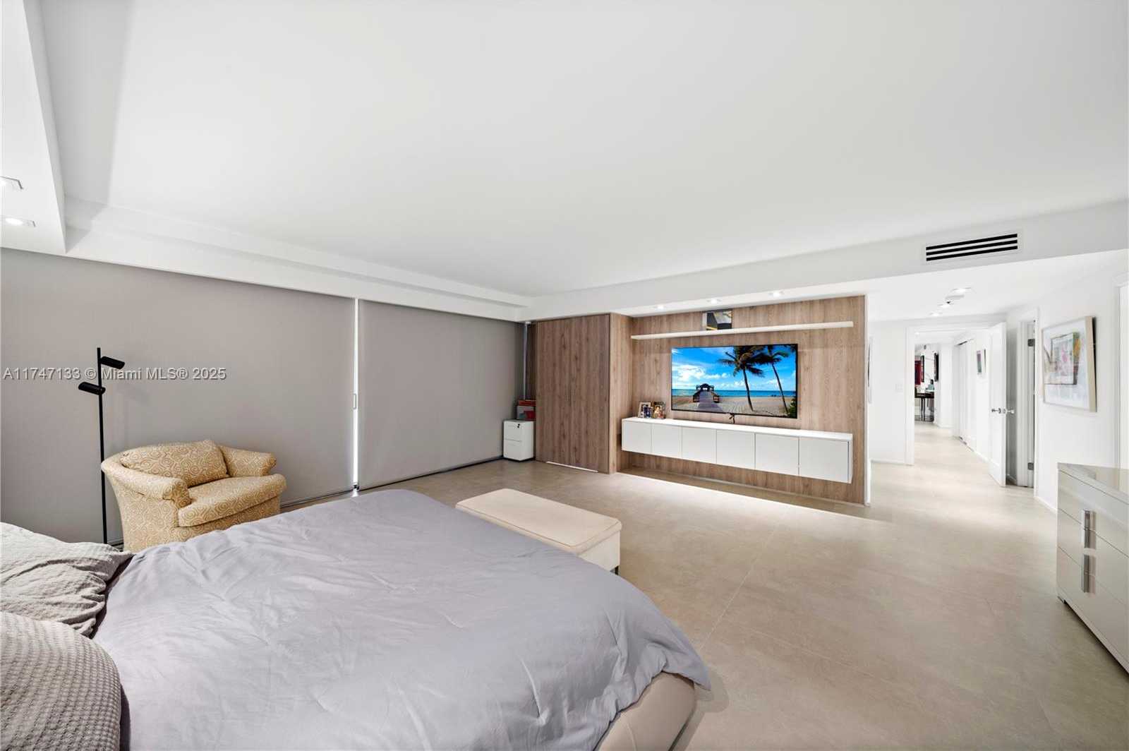 Small Image of 10205 Collins Ave, Bal Harbour, FL 33154, USA Number 17