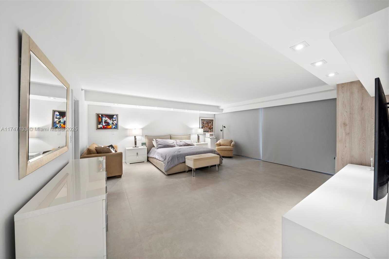 Small Image of 10205 Collins Ave, Bal Harbour, FL 33154, USA Number 18
