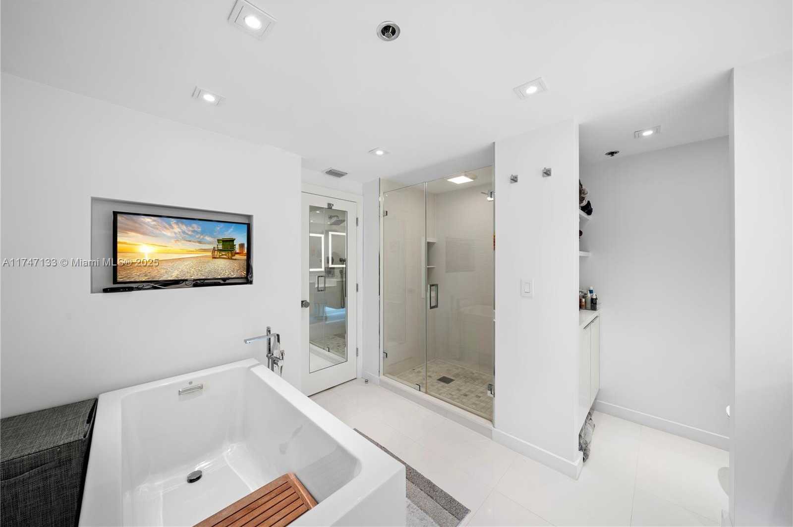 Small Image of 10205 Collins Ave, Bal Harbour, FL 33154, USA Number 20