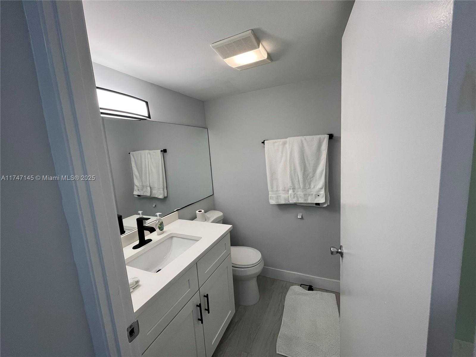 Small Image of 20355 NORTH EAST 34 CT #2429, Aventura Number 13