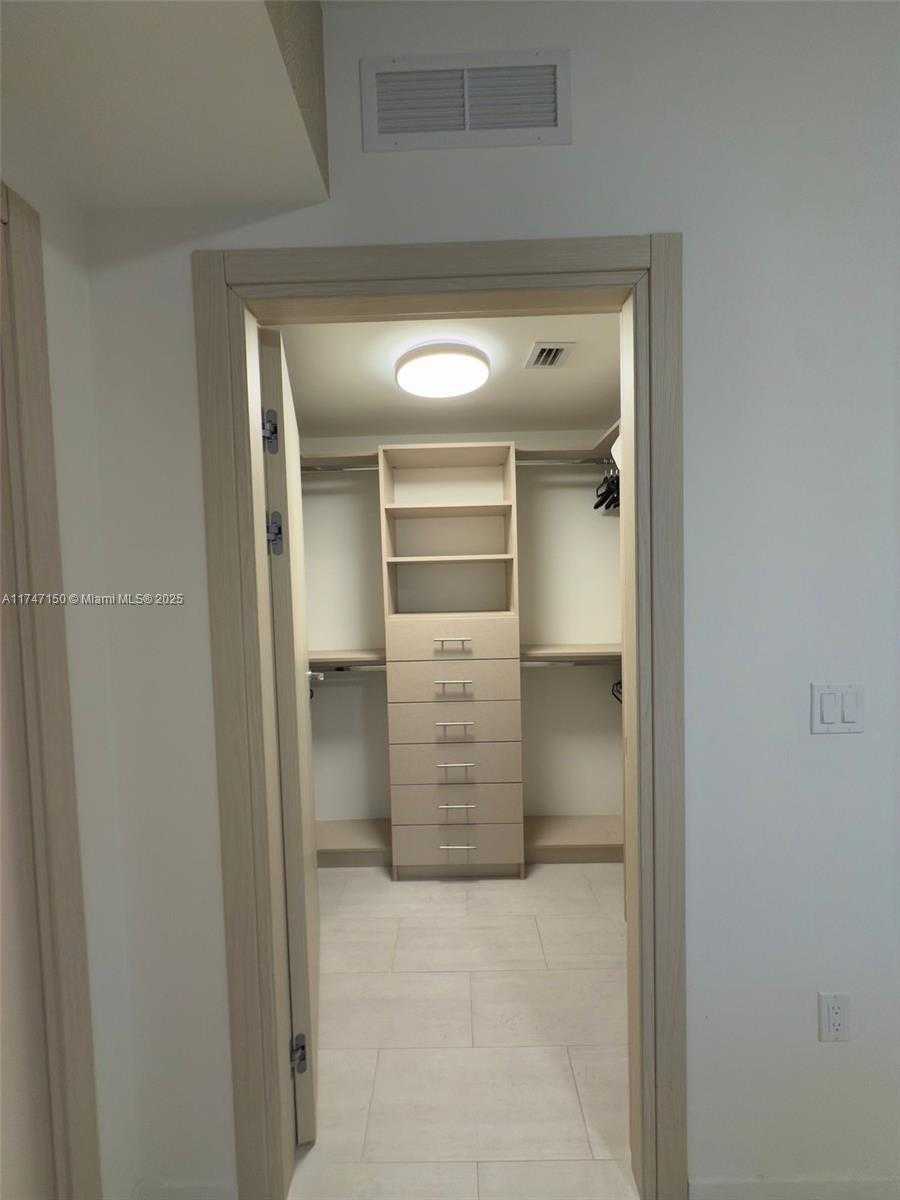 Small Image of 1000 BRICKELL PLZ #4314, Miami Number 12