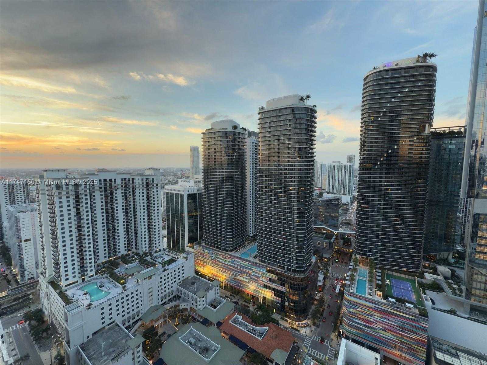 Small Image of 1000 BRICKELL PLZ #4314, Miami Number 3