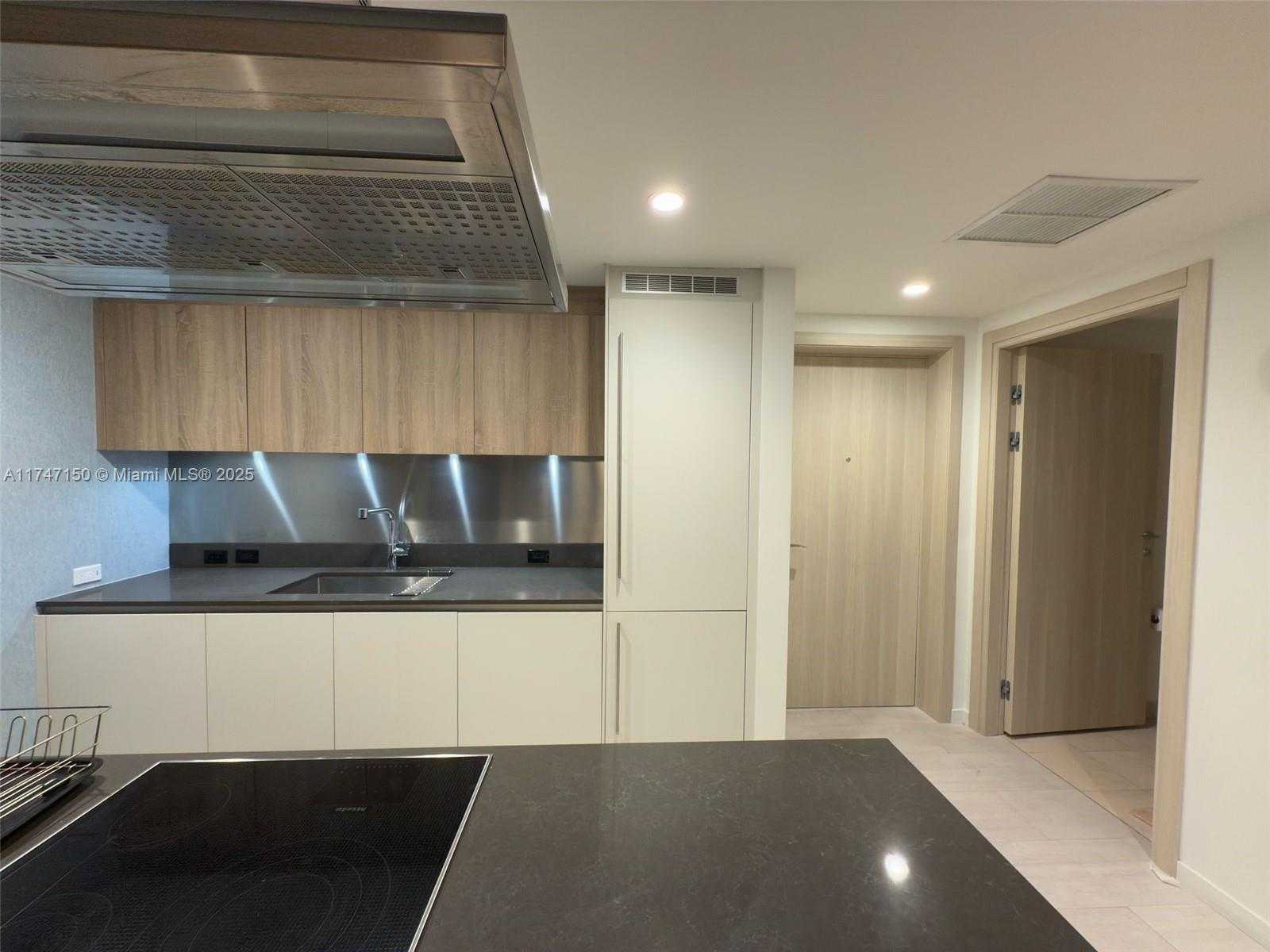 Small Image of 1000 BRICKELL PLZ #4314, Miami Number 7