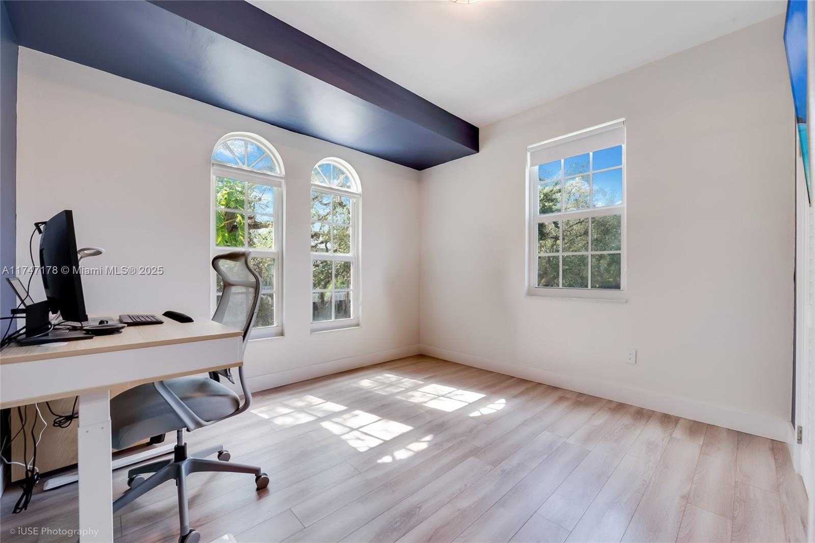 Small Image of 111 EDGEWATER DR #1A, Coral Gables Number 16