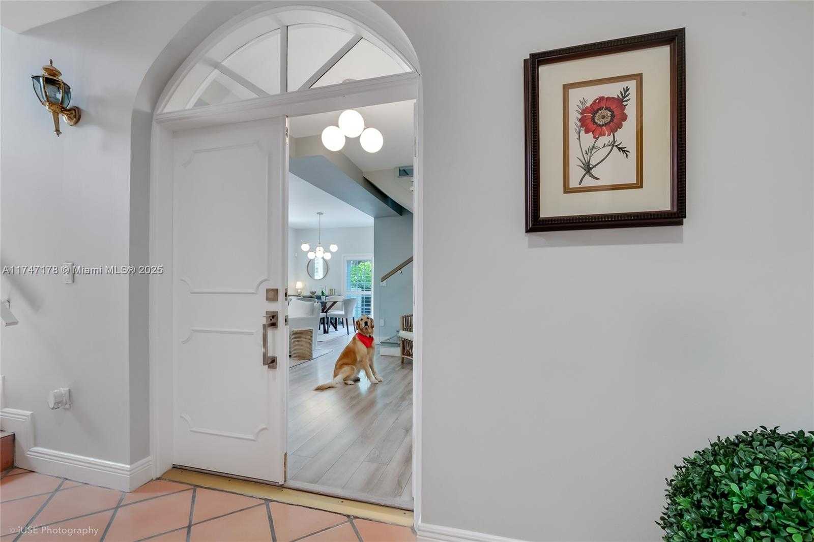Small Image of 111 EDGEWATER DR #1A, Coral Gables Number 2