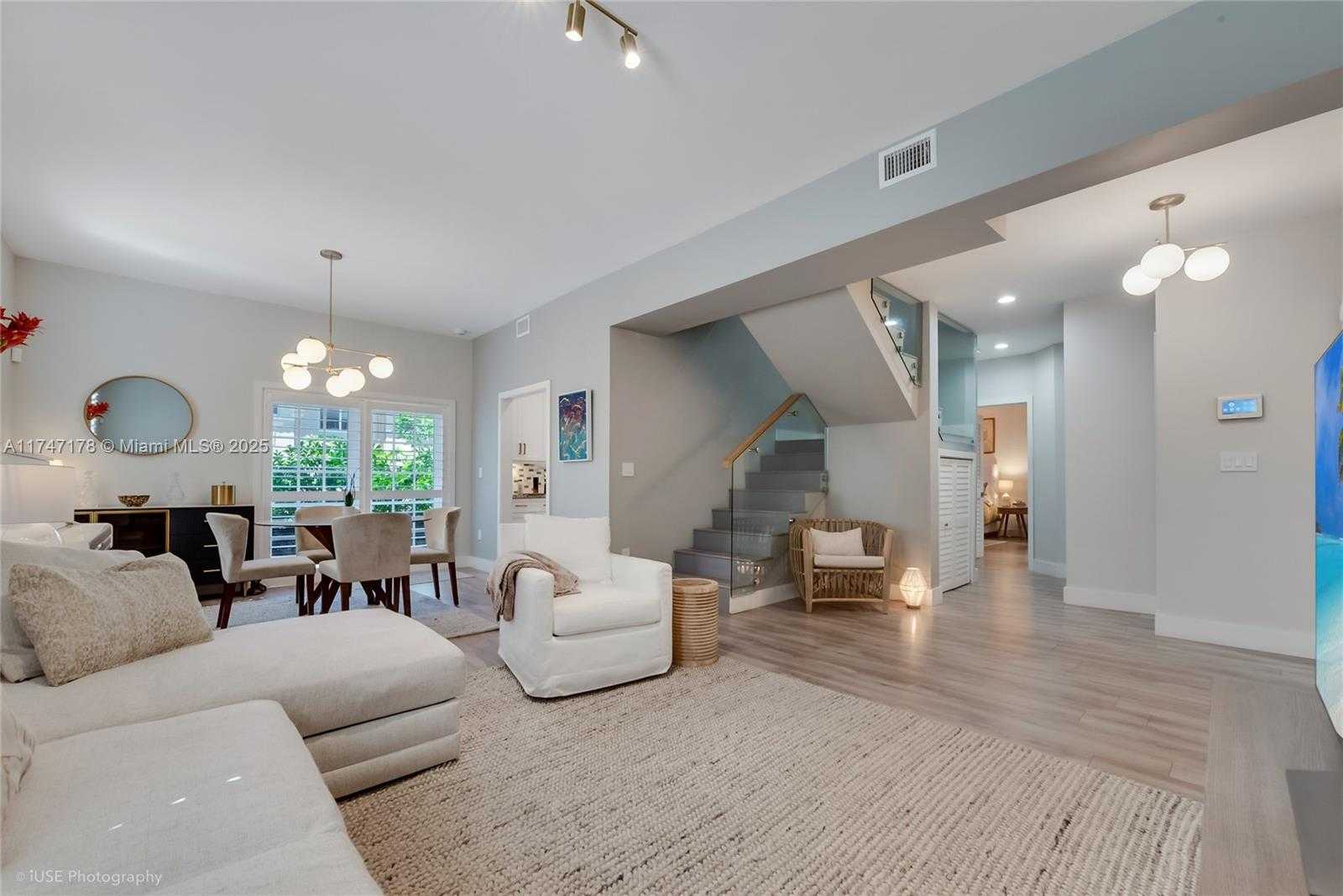 Small Image of 111 EDGEWATER DR #1A, Coral Gables Number 3