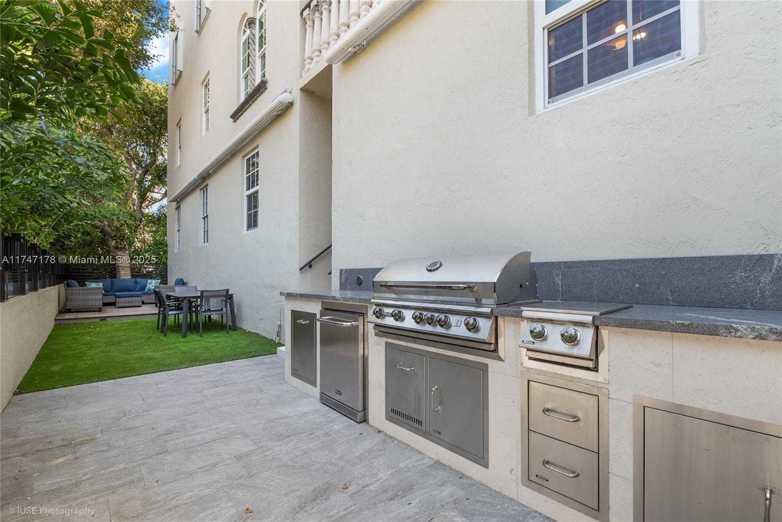 Small Image of 111 EDGEWATER DR #1A, Coral Gables Number 5