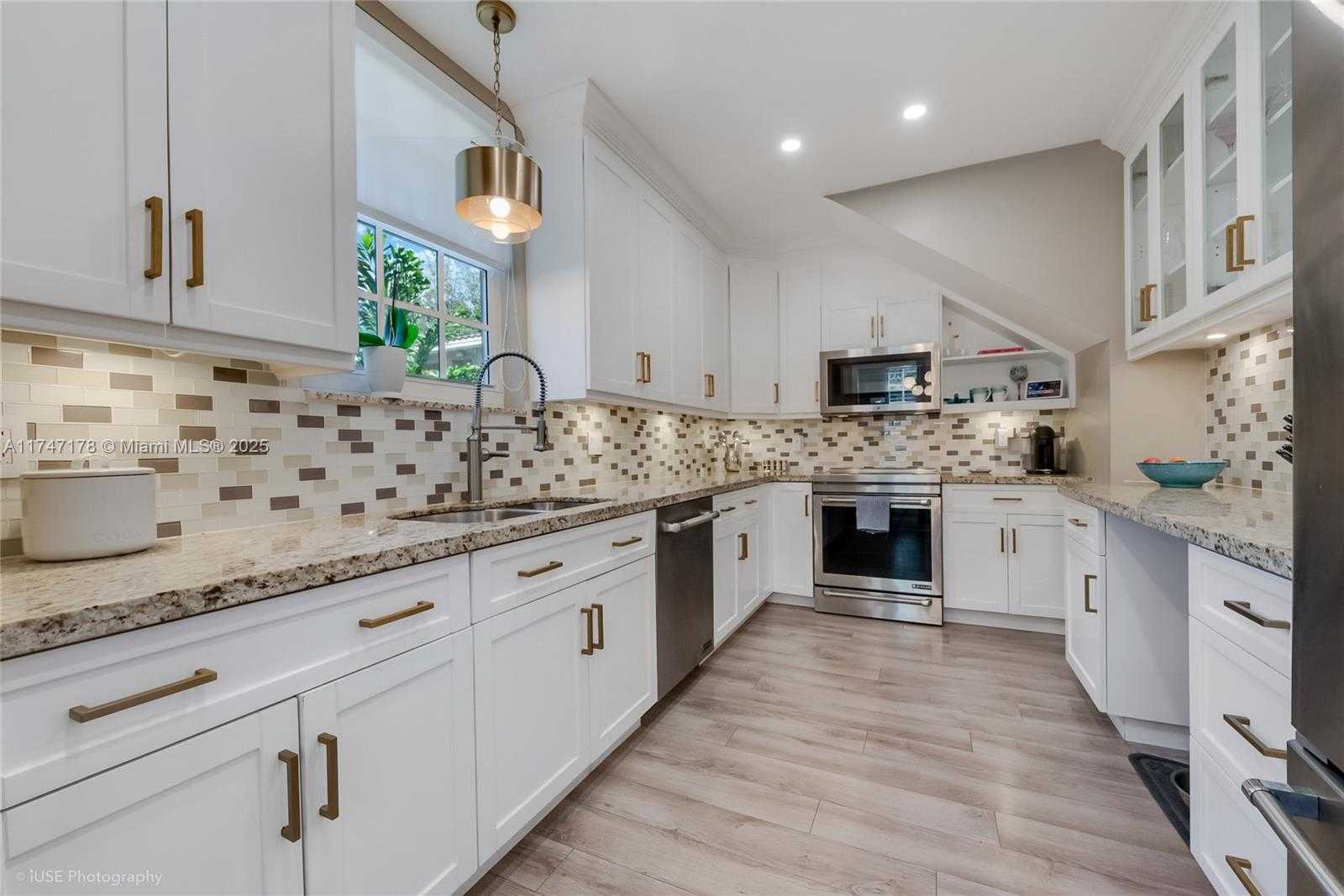 Small Image of 111 EDGEWATER DR #1A, Coral Gables Number 9