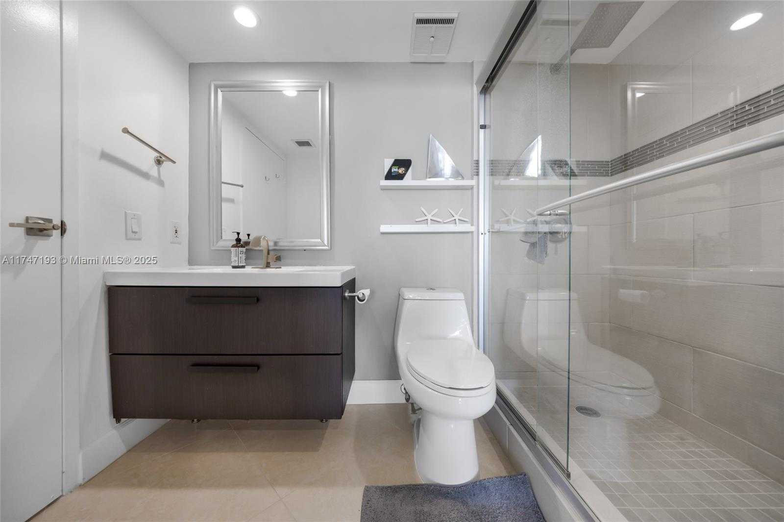 Small Image of 7601 EAST TREASURE DRIVE #1119, North Bay Village Number 20