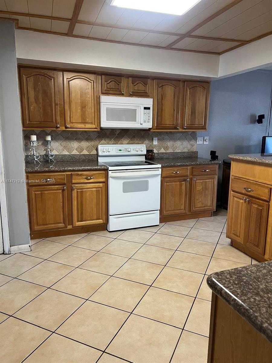 Small Image of 3057 CORAL SPRINGS DR #102, Coral Springs Number 2