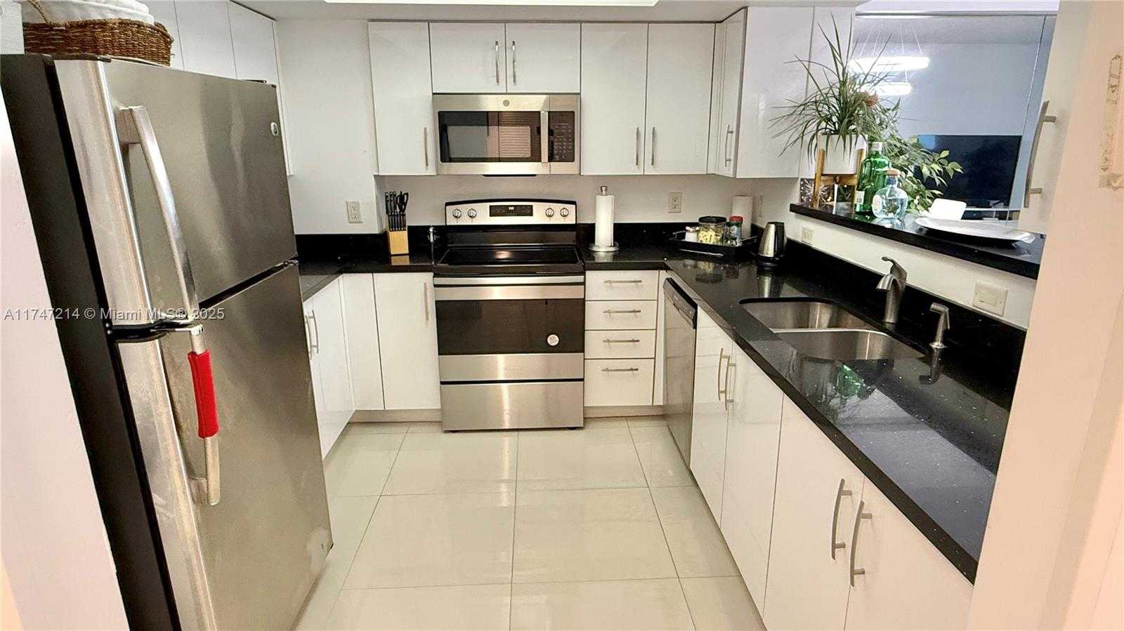 Small Image of 17375 COLLINS AVE #1006, Sunny Isles Beach Number 6