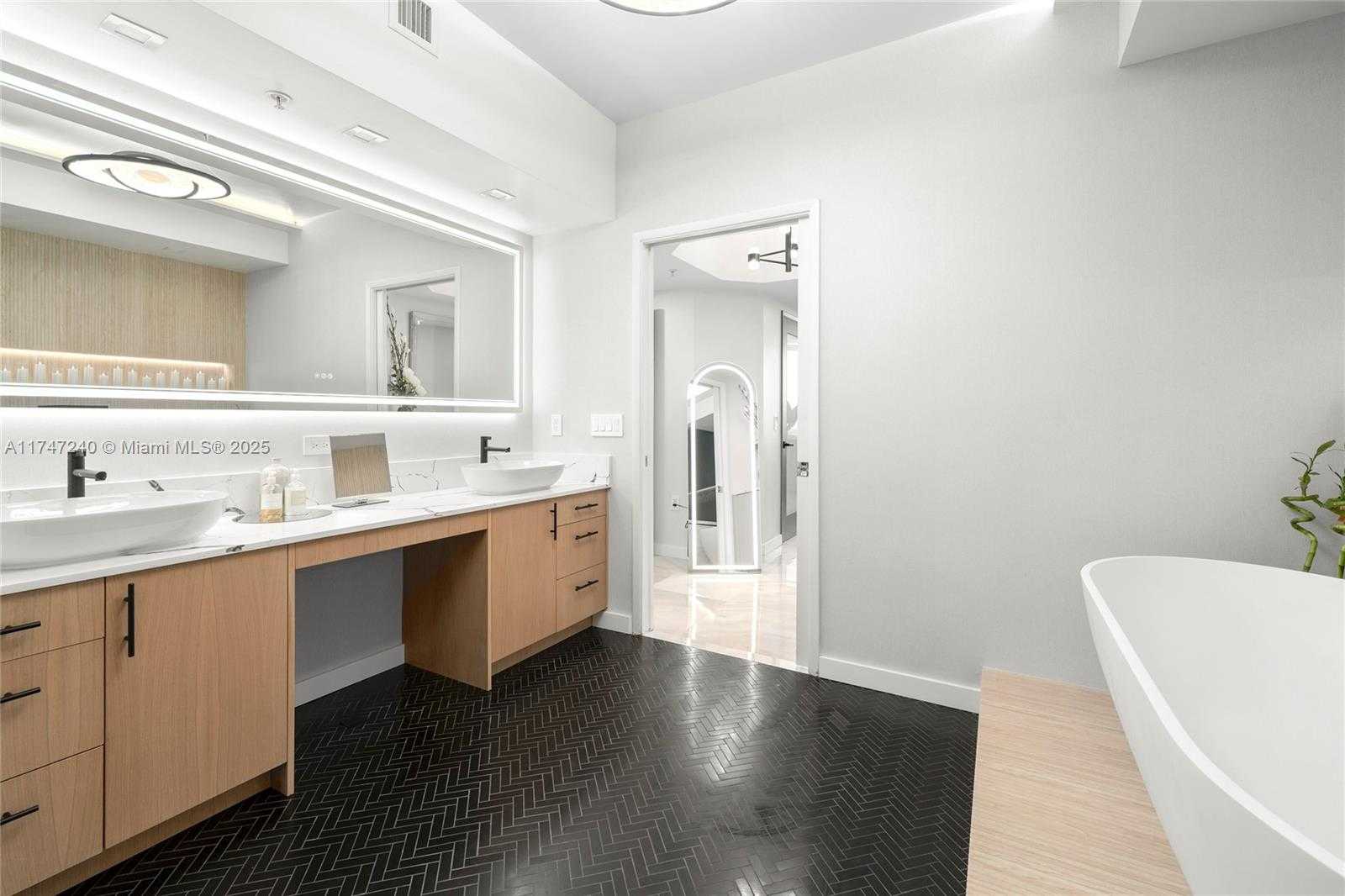 Small Image of 333 LAS OLAS WAY #3404, Fort Lauderdale Number 18