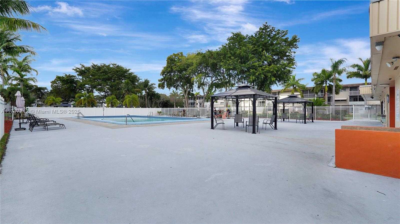 Small Image of 1101 HILLCREST CT #103, Hollywood Number 25