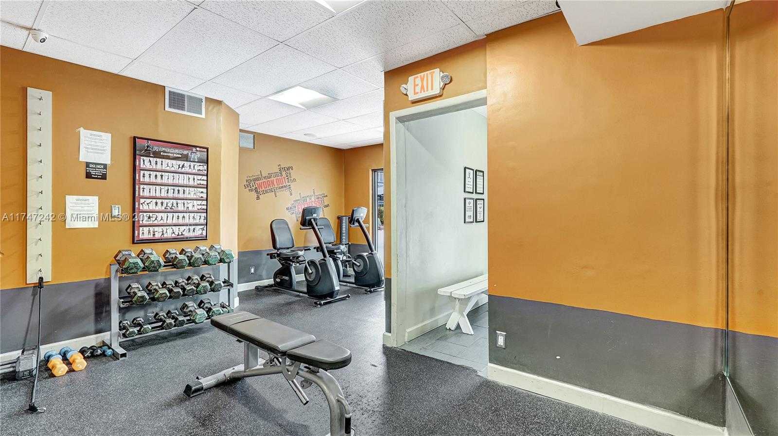 Small Image of 1101 HILLCREST CT #103, Hollywood Number 27