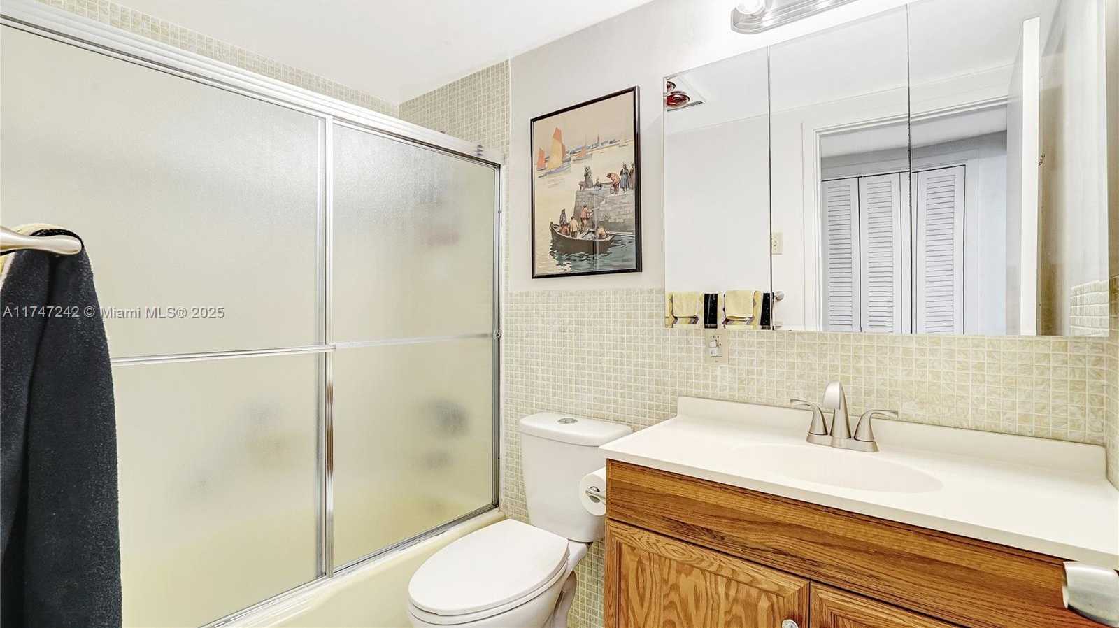 Small Image of 1101 HILLCREST CT #103, Hollywood Number 4