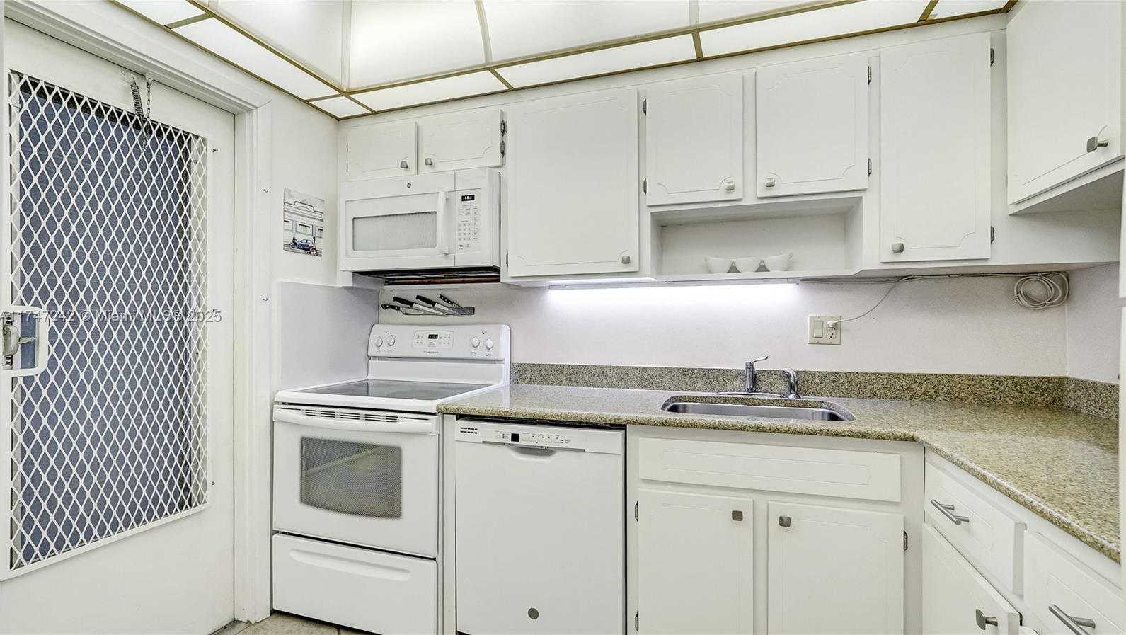 Small Image of 1101 HILLCREST CT #103, Hollywood Number 5