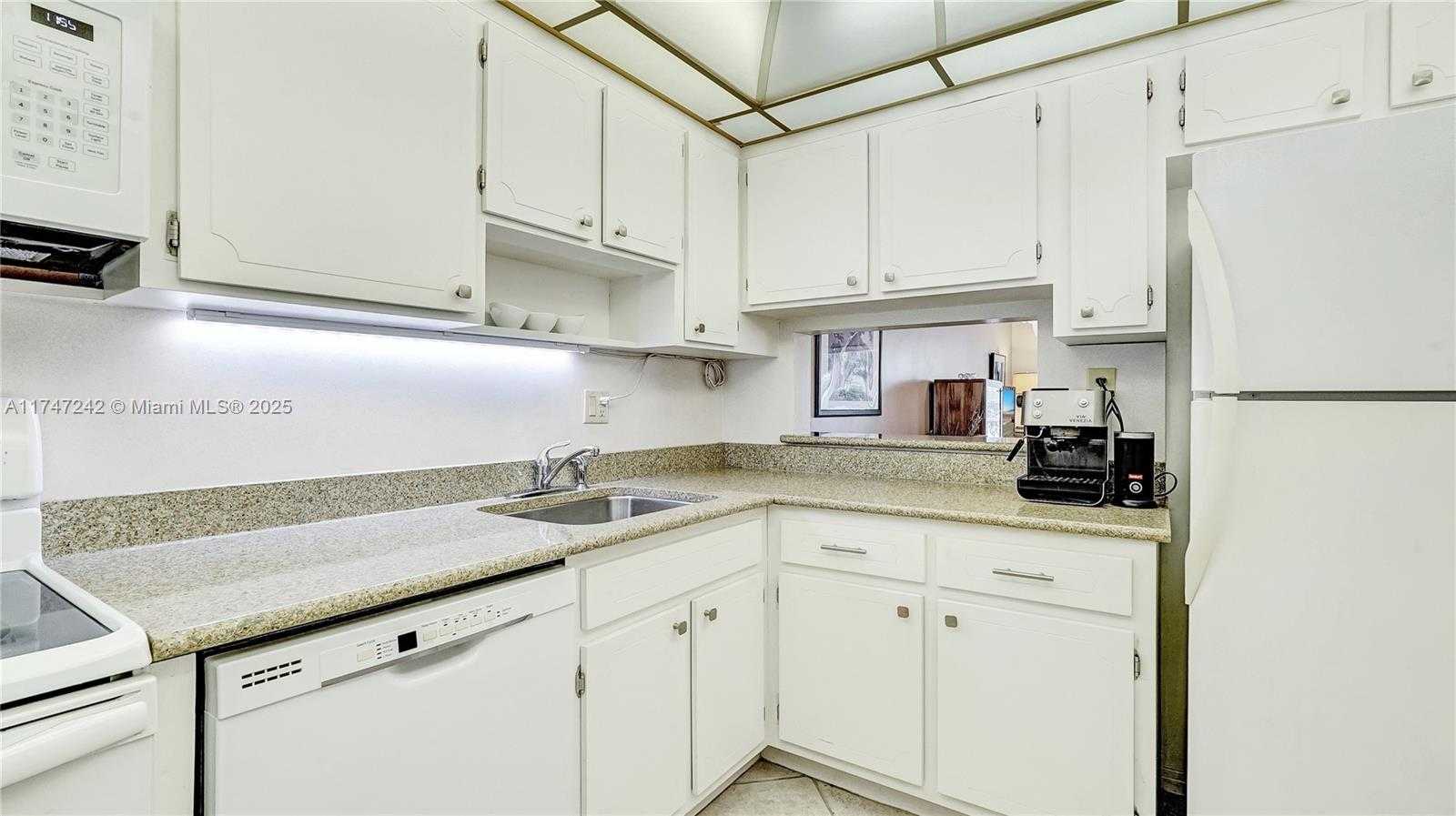 Small Image of 1101 HILLCREST CT #103, Hollywood Number 9