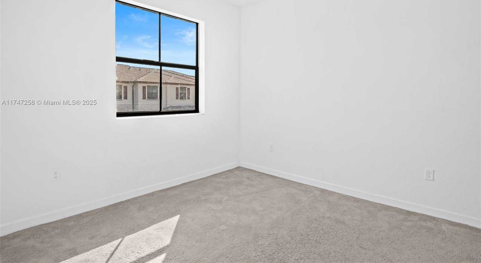 Small Image of 10107 SOUTH WEST 231ST LN, Miami Number 17