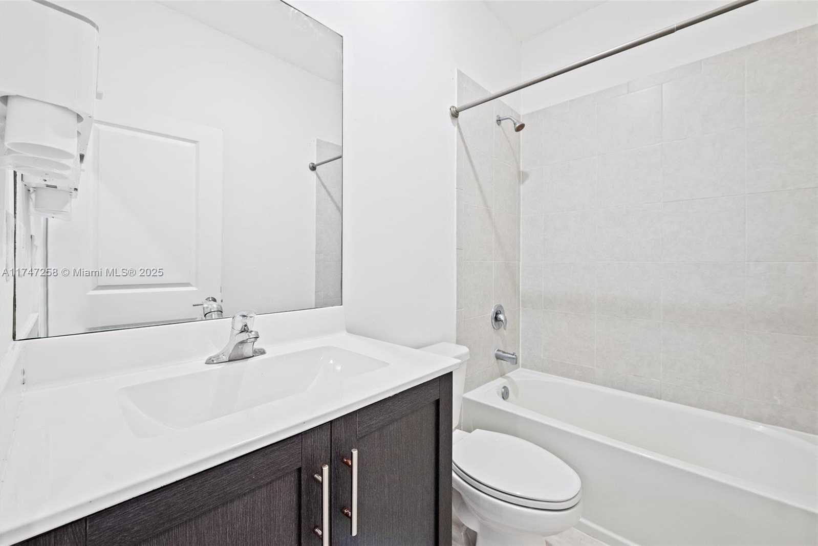 Small Image of 10107 SOUTH WEST 231ST LN, Miami Number 21