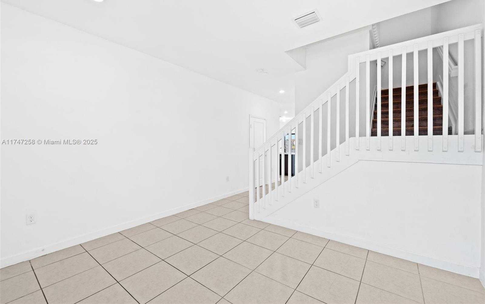 Small Image of 10107 SOUTH WEST 231ST LN, Miami Number 4
