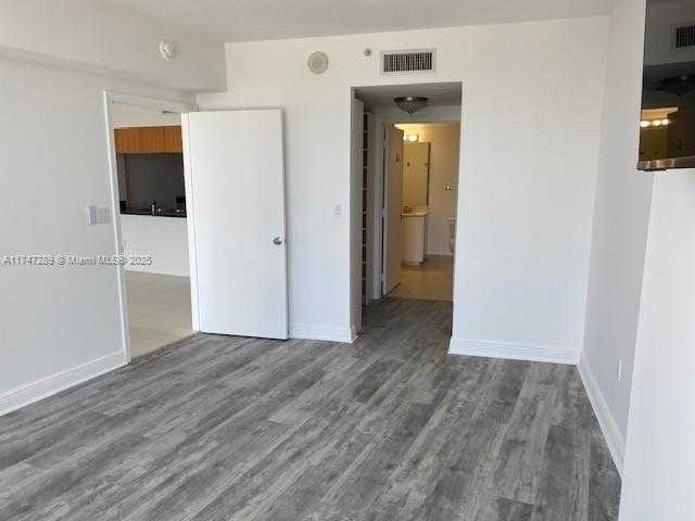 Small Image of 1750 NORTH BAYSHORE DR #3112, Miami Number 4