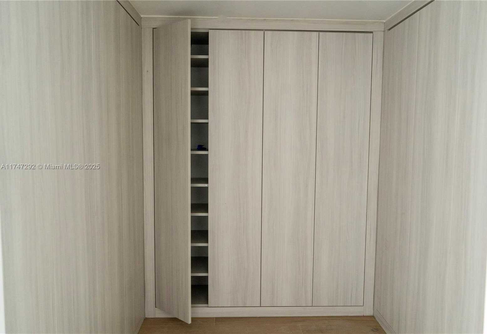 Small Image of 7000 ISLAND BLVD #905, Aventura Number 6