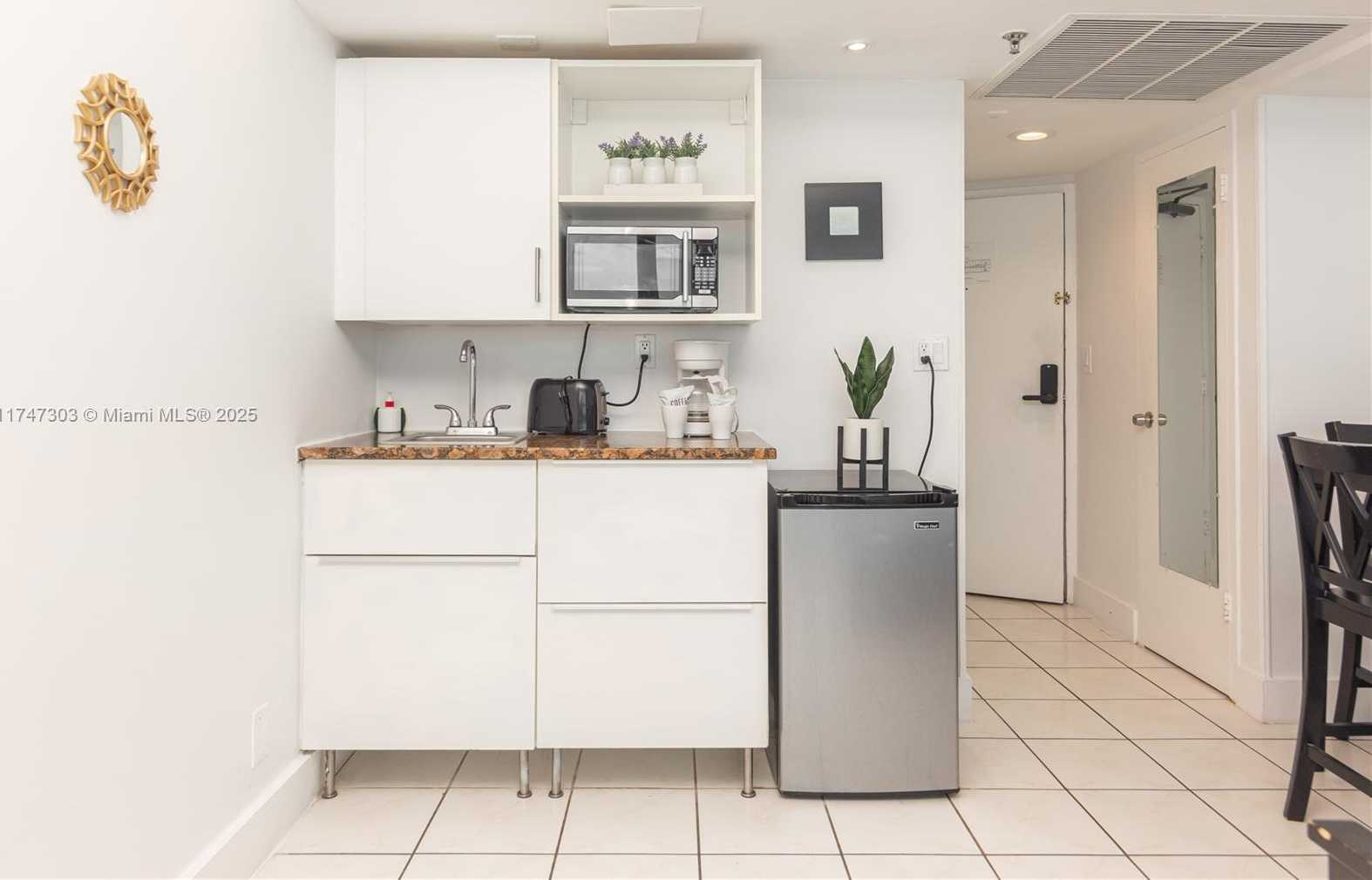 Small Image of 5445 COLLINS AVE #502, Miami Beach Number 13