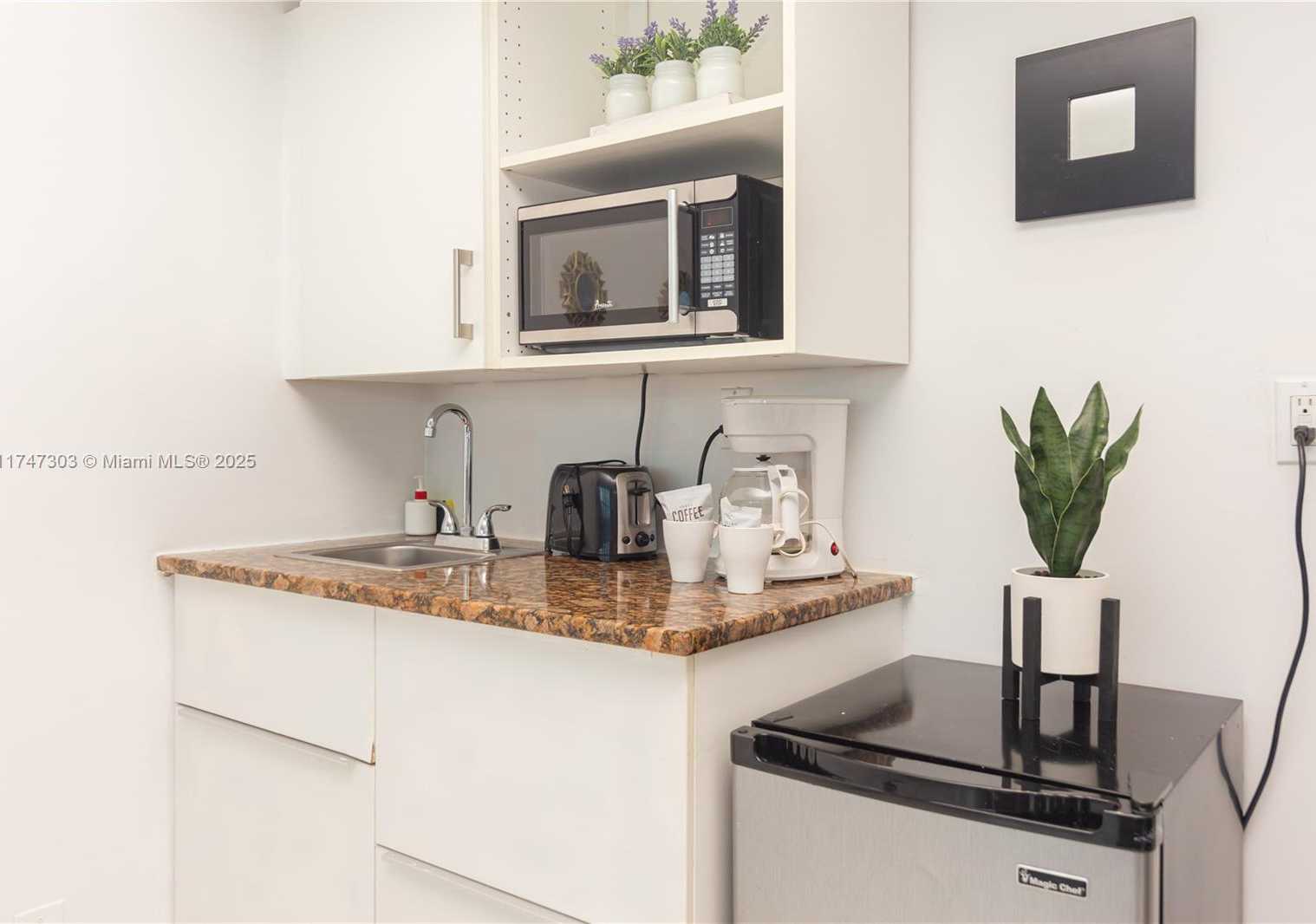 Small Image of 5445 COLLINS AVE #502, Miami Beach Number 14