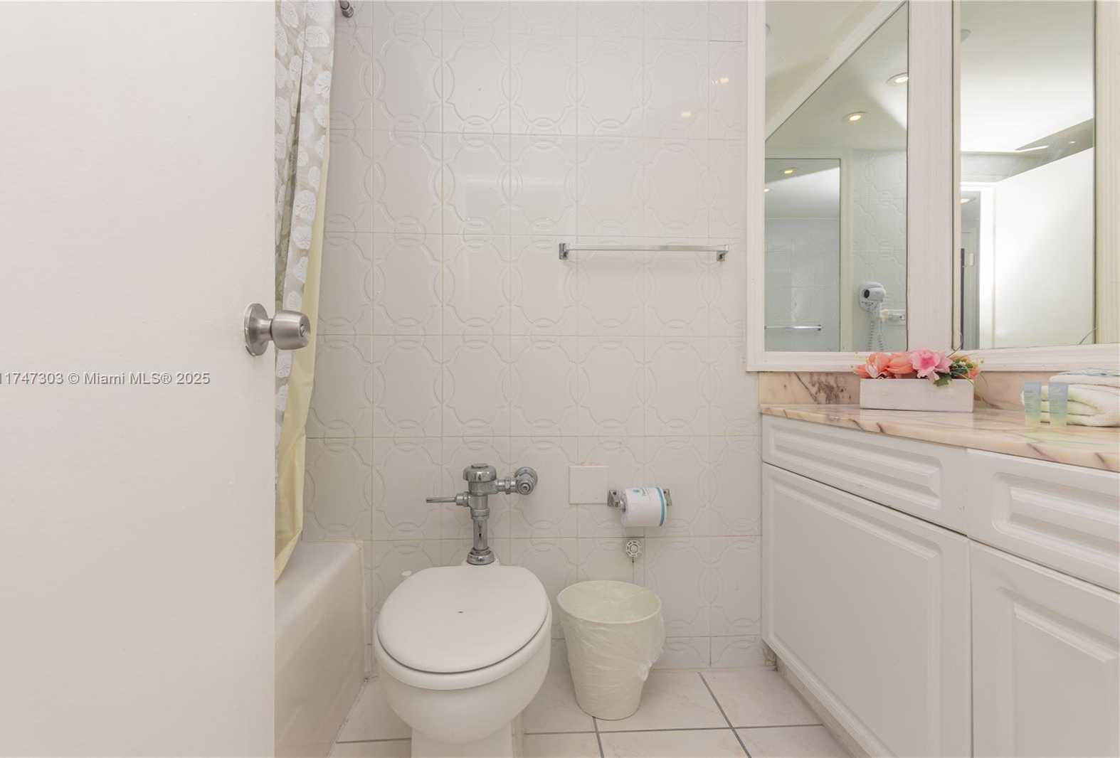 Small Image of 5445 COLLINS AVE #502, Miami Beach Number 16