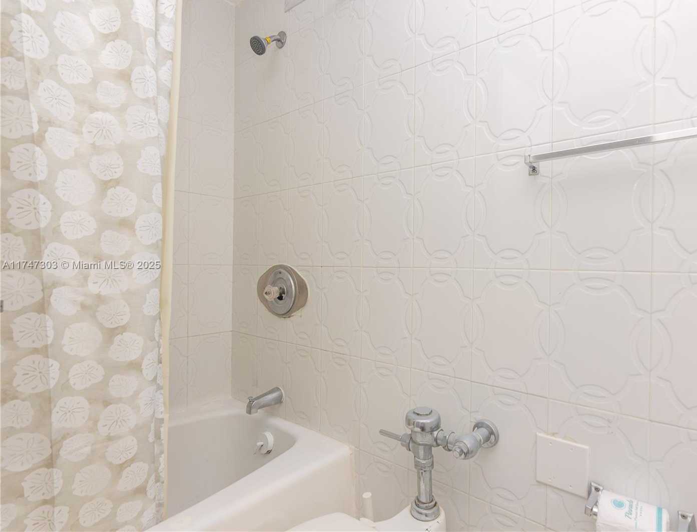 Small Image of 5445 COLLINS AVE #502, Miami Beach Number 18