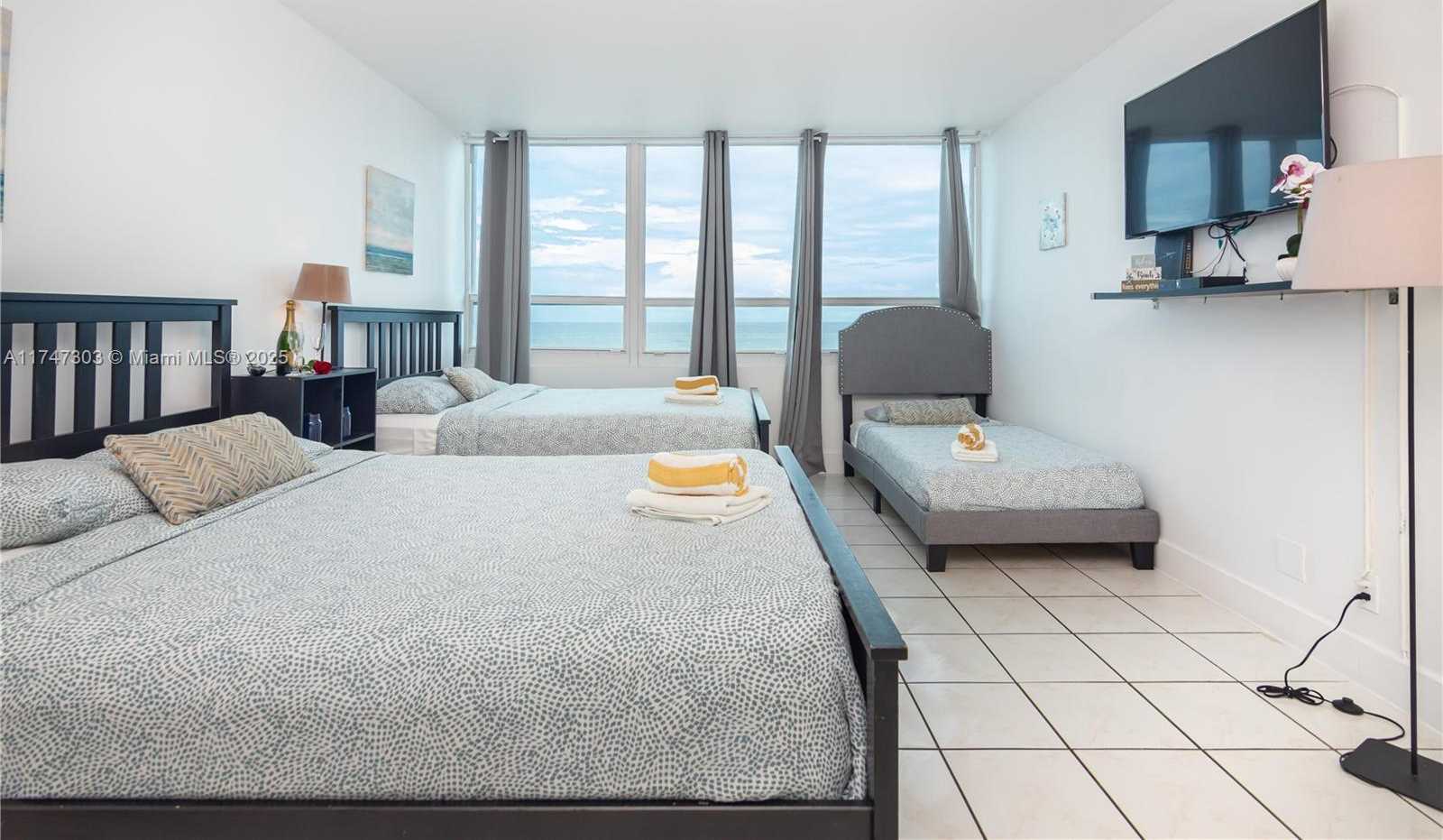 Small Image of 5445 COLLINS AVE #502, Miami Beach Number 2