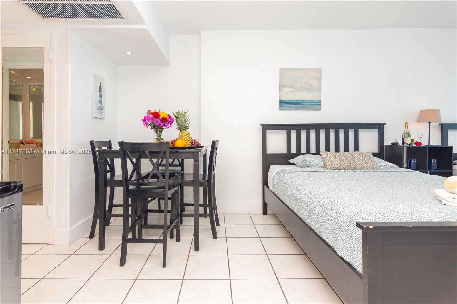 Small Image of 5445 COLLINS AVE #502, Miami Beach Number 4