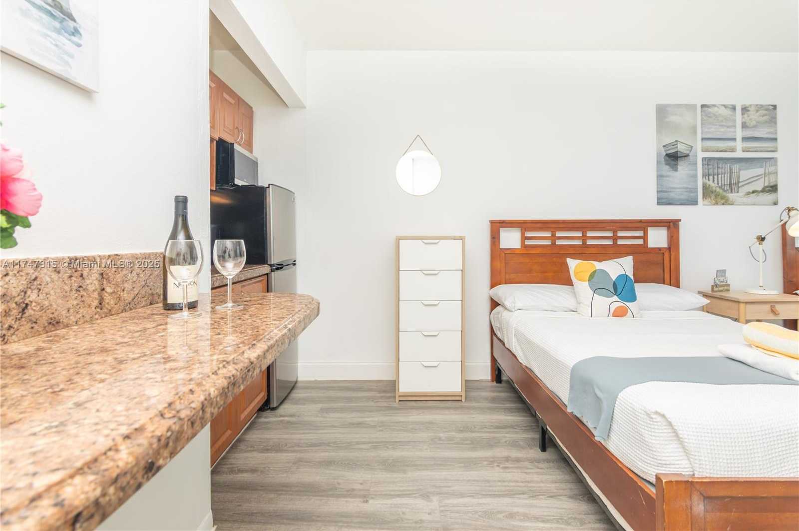 Small Image of 5445 COLLINS AVE #712, Miami Beach Number 13