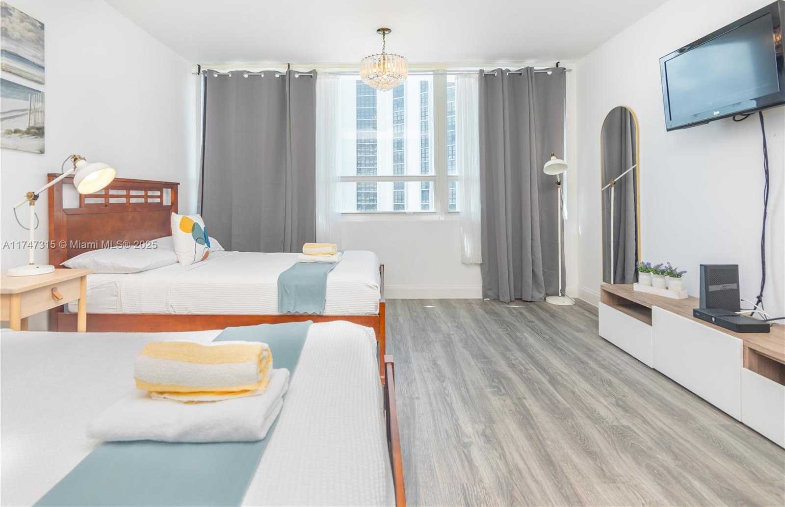 Small Image of 5445 COLLINS AVE #712, Miami Beach Number 3
