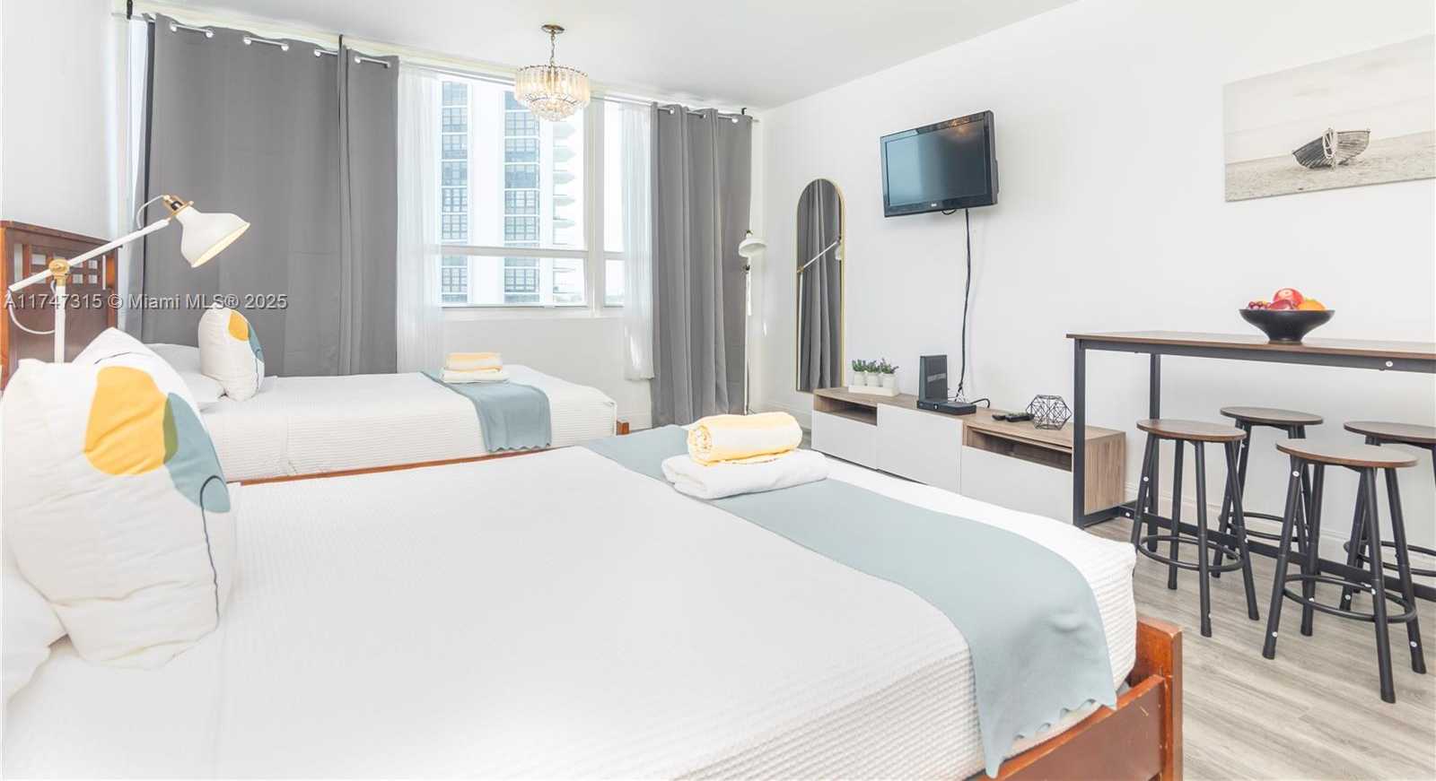 Small Image of 5445 COLLINS AVE #712, Miami Beach Number 4