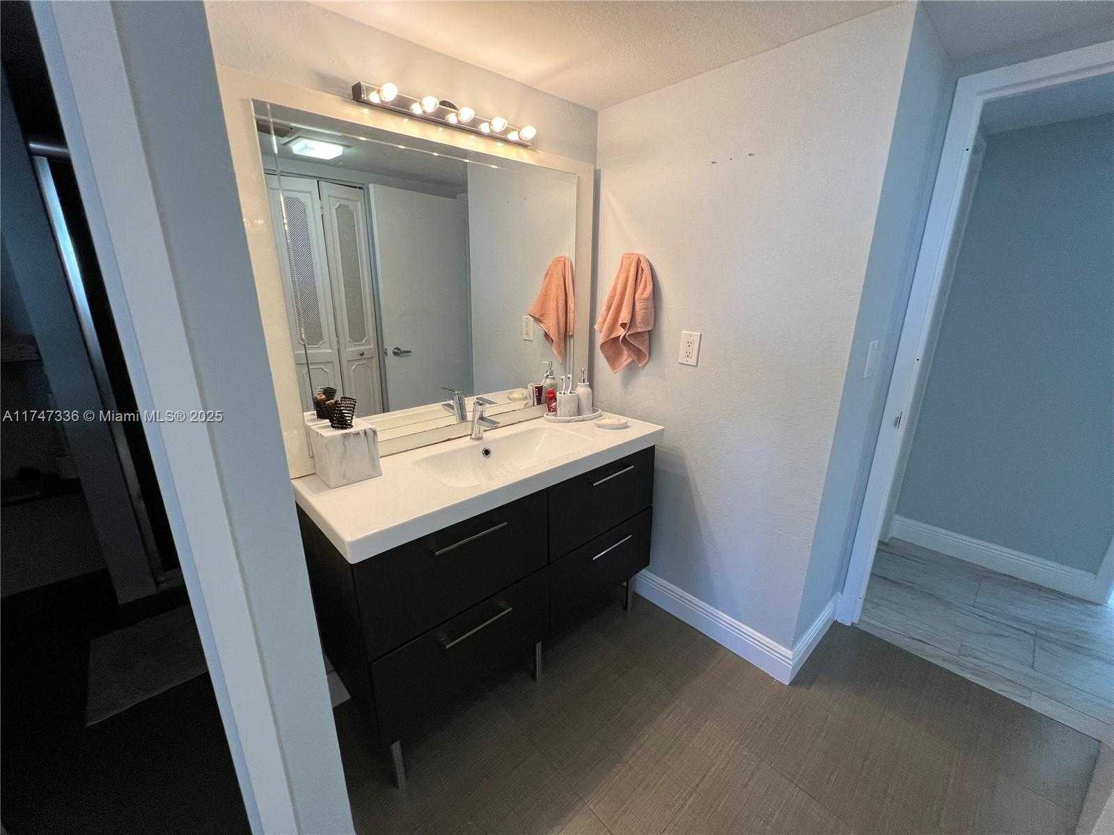 Small Image of 3375 NORTH COUNTRY CLUB DR #1106, Aventura Number 19