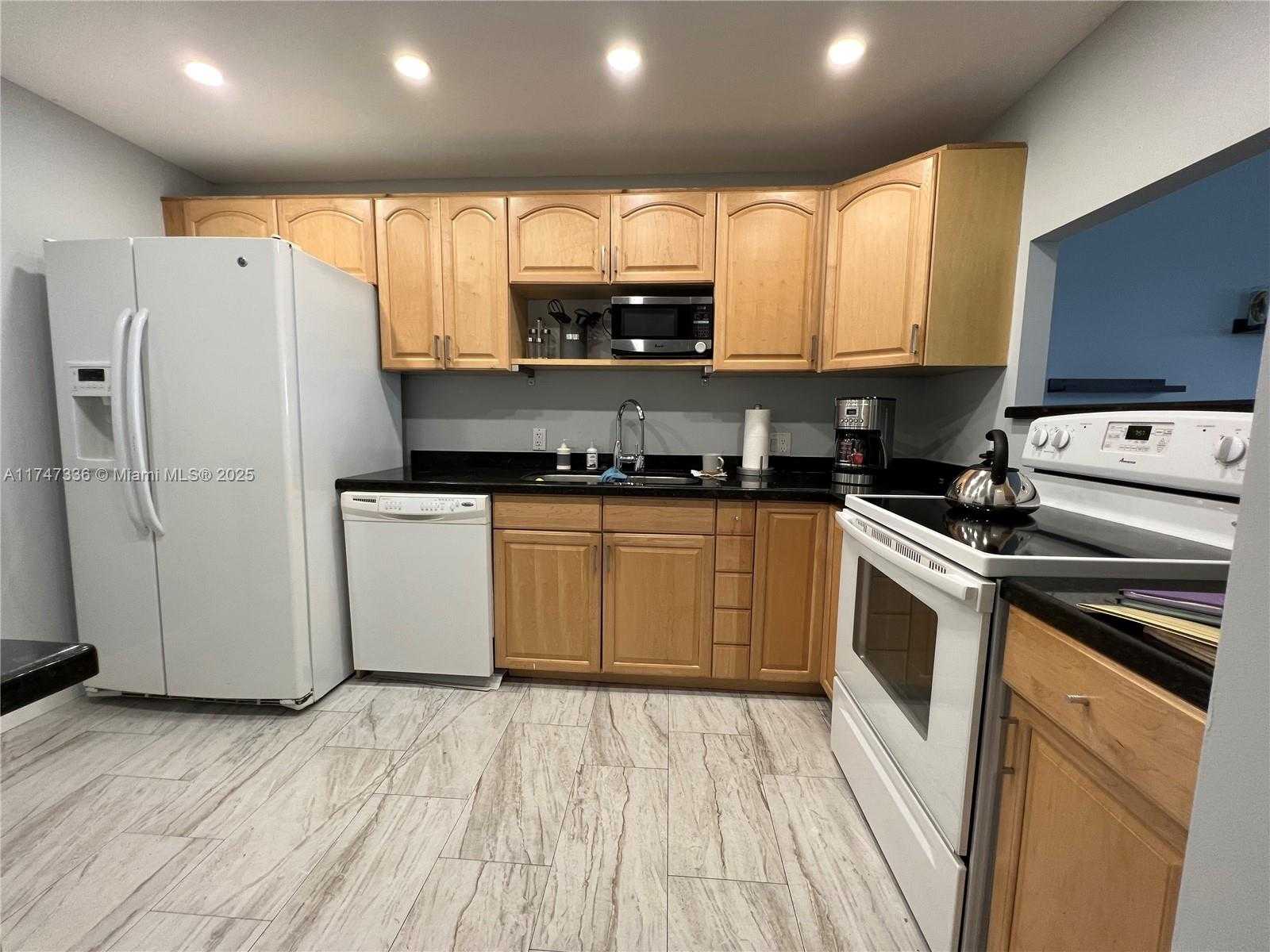 Small Image of 3375 NORTH COUNTRY CLUB DR #1106, Aventura Number 7