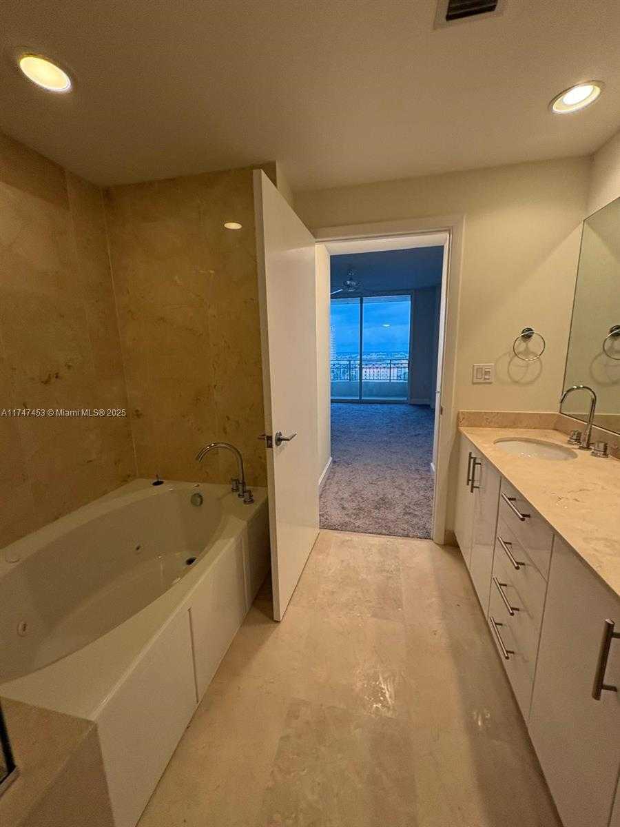 Small Image of 550 OKEECHOBEE BLVD #1417, West Palm Beach Number 52