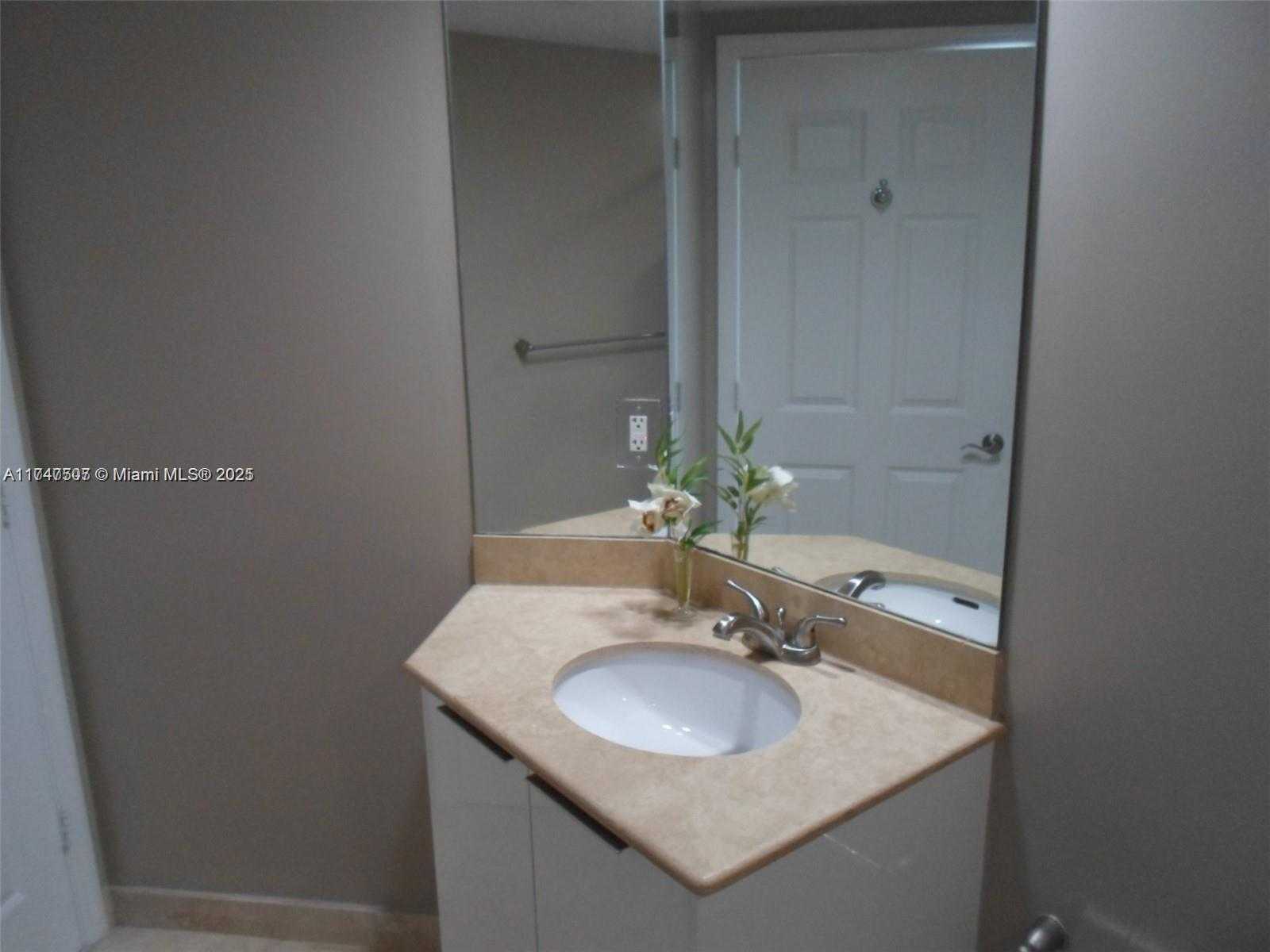 Small Image of 1745 EAST HALLANDALE BEACH BLVD #1907W, Hallandale Beach Number 6