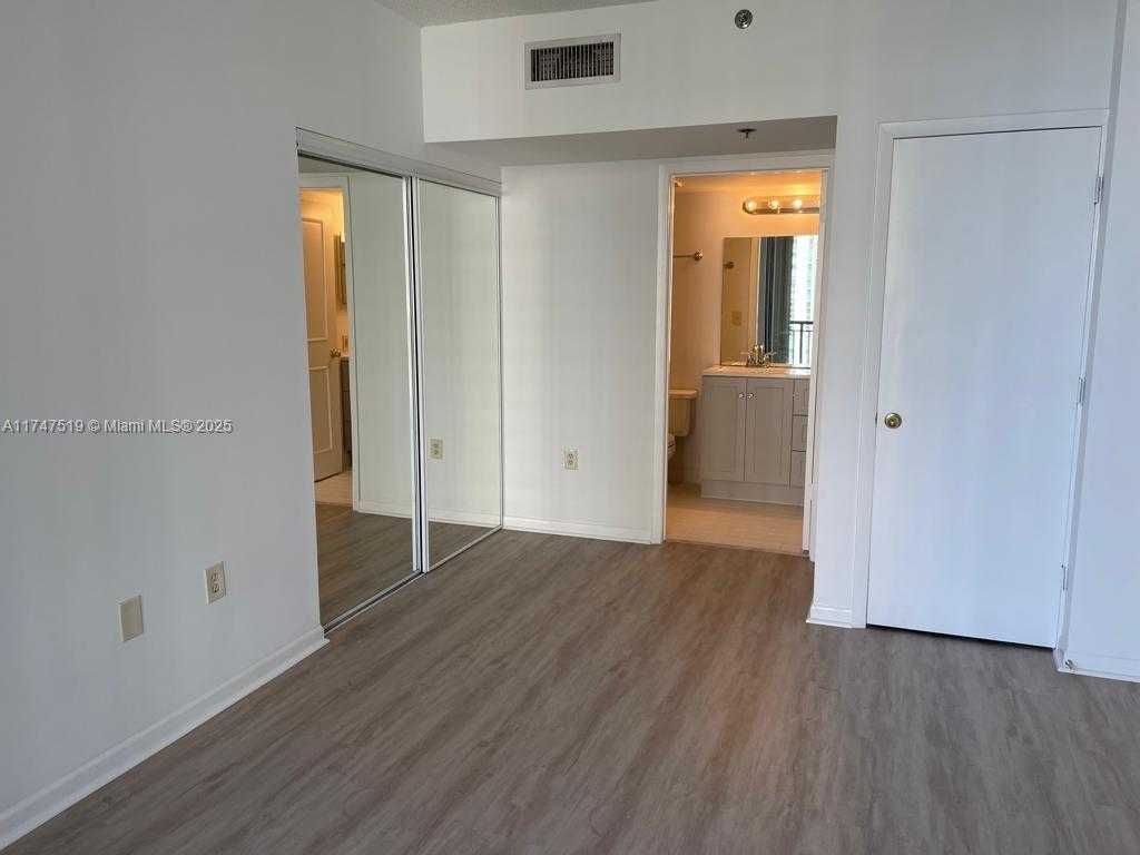 Small Image of 540 BRICKELL KEY DR #1600, Miami Number 13