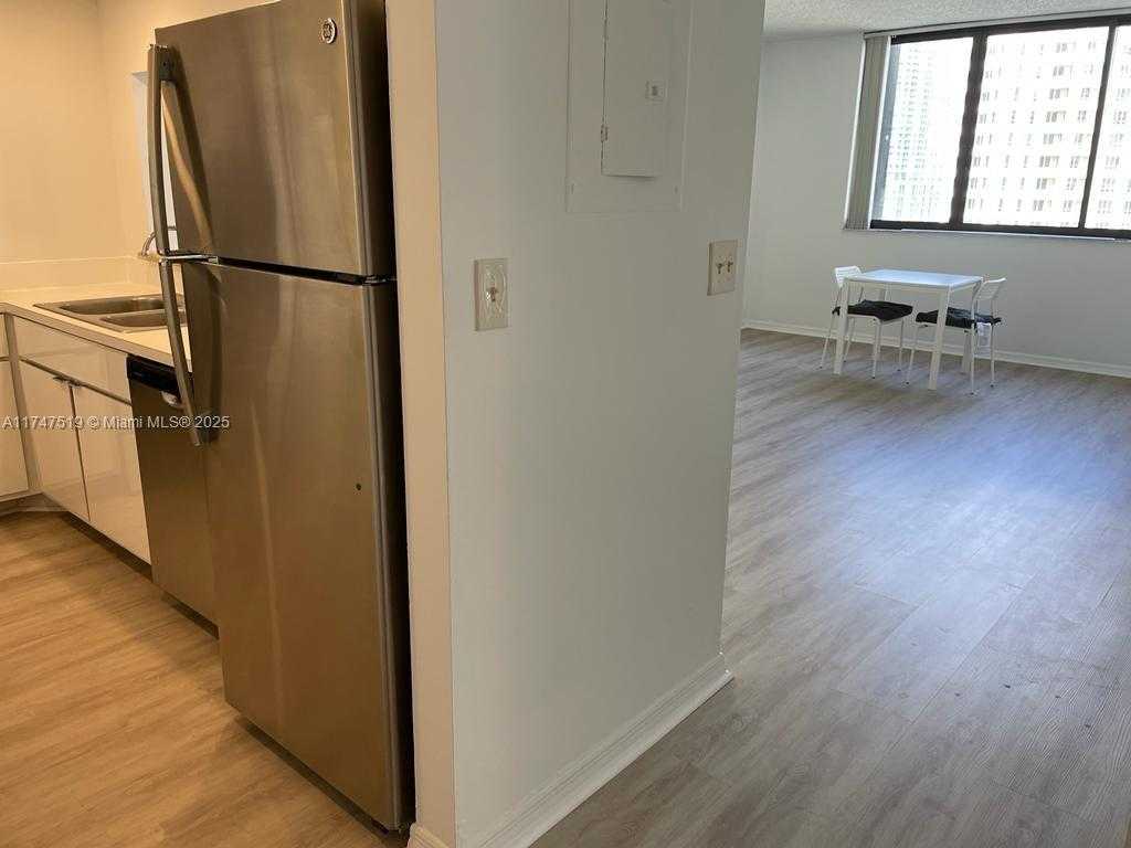 Small Image of 540 BRICKELL KEY DR #1600, Miami Number 5