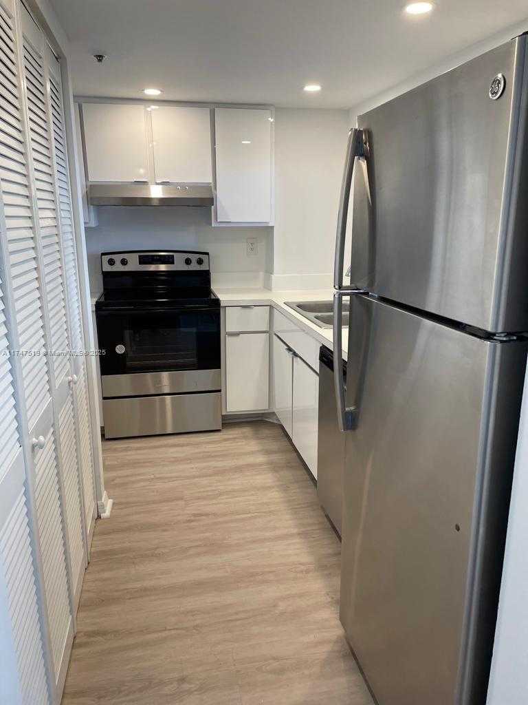 Small Image of 540 BRICKELL KEY DR #1600, Miami Number 7