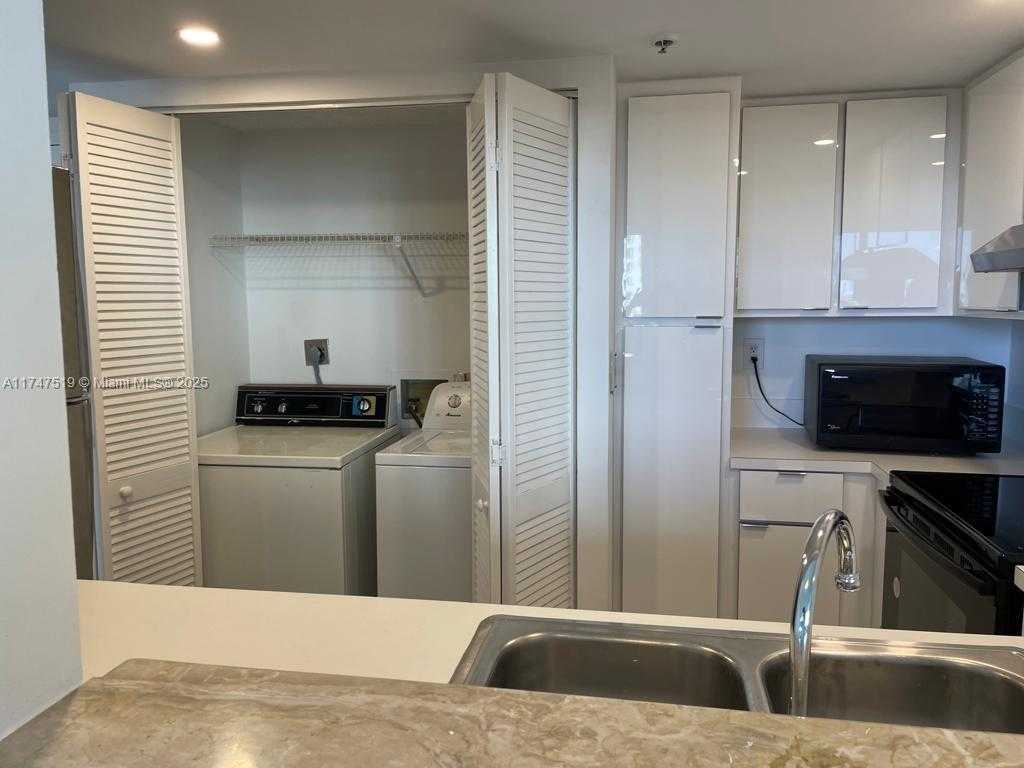 Small Image of 540 BRICKELL KEY DR #1600, Miami Number 8