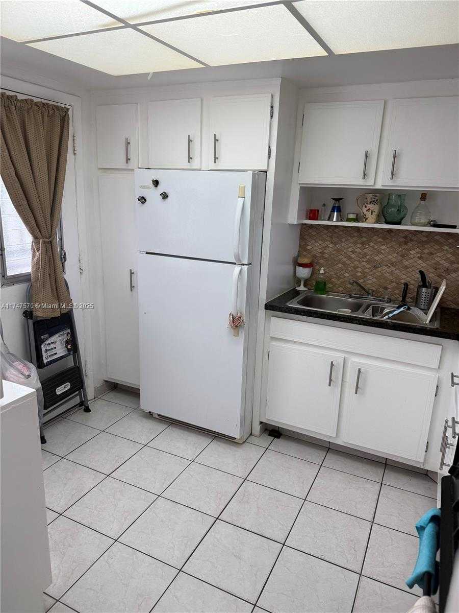 Small Image of 18555 NORTH EAST 14TH AVE #618, Miami Number 4