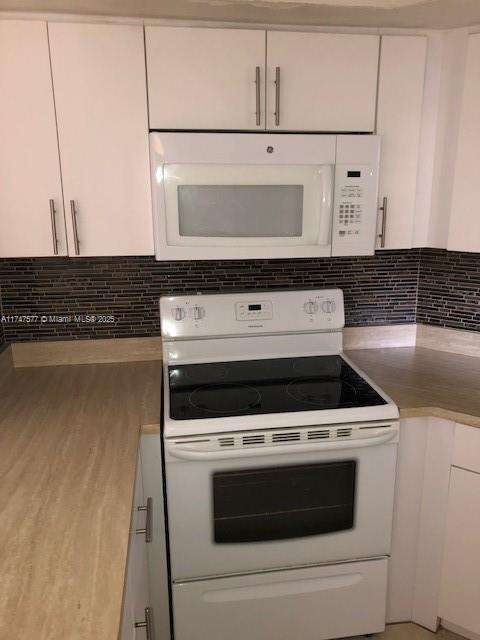 Small Image of 8353 LAKE DR #302, Doral Number 3