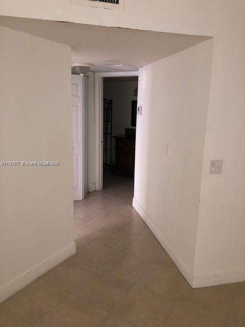 Small Image of 8353 LAKE DR #302, Doral Number 4